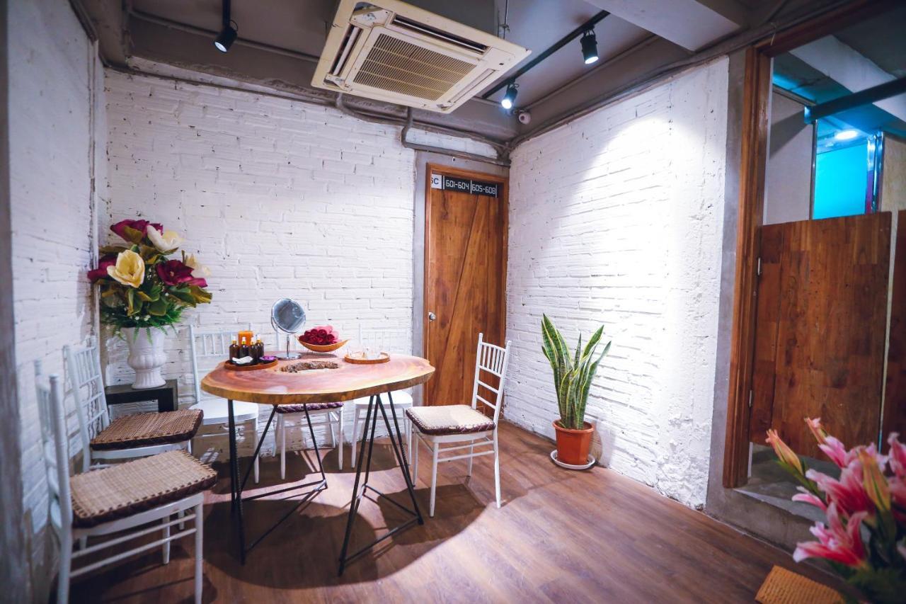Reddoorz @ Tong Duy Tan Street (Adults Only) Vandrerhjem Hanoi Eksteriør bilde